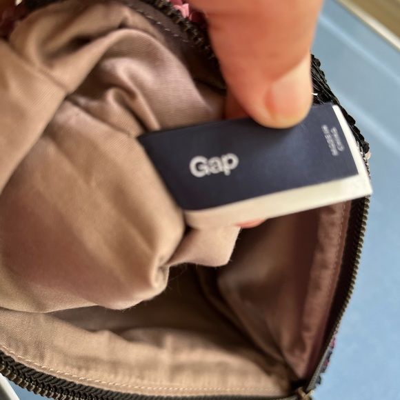 Black and silver Gap evening bag with zipper and hand strap - Picture 3 of 6